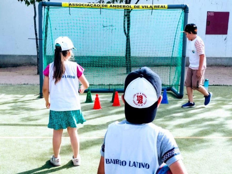 O Andebol está de volta à Escola Básica Abade de Mouçós.